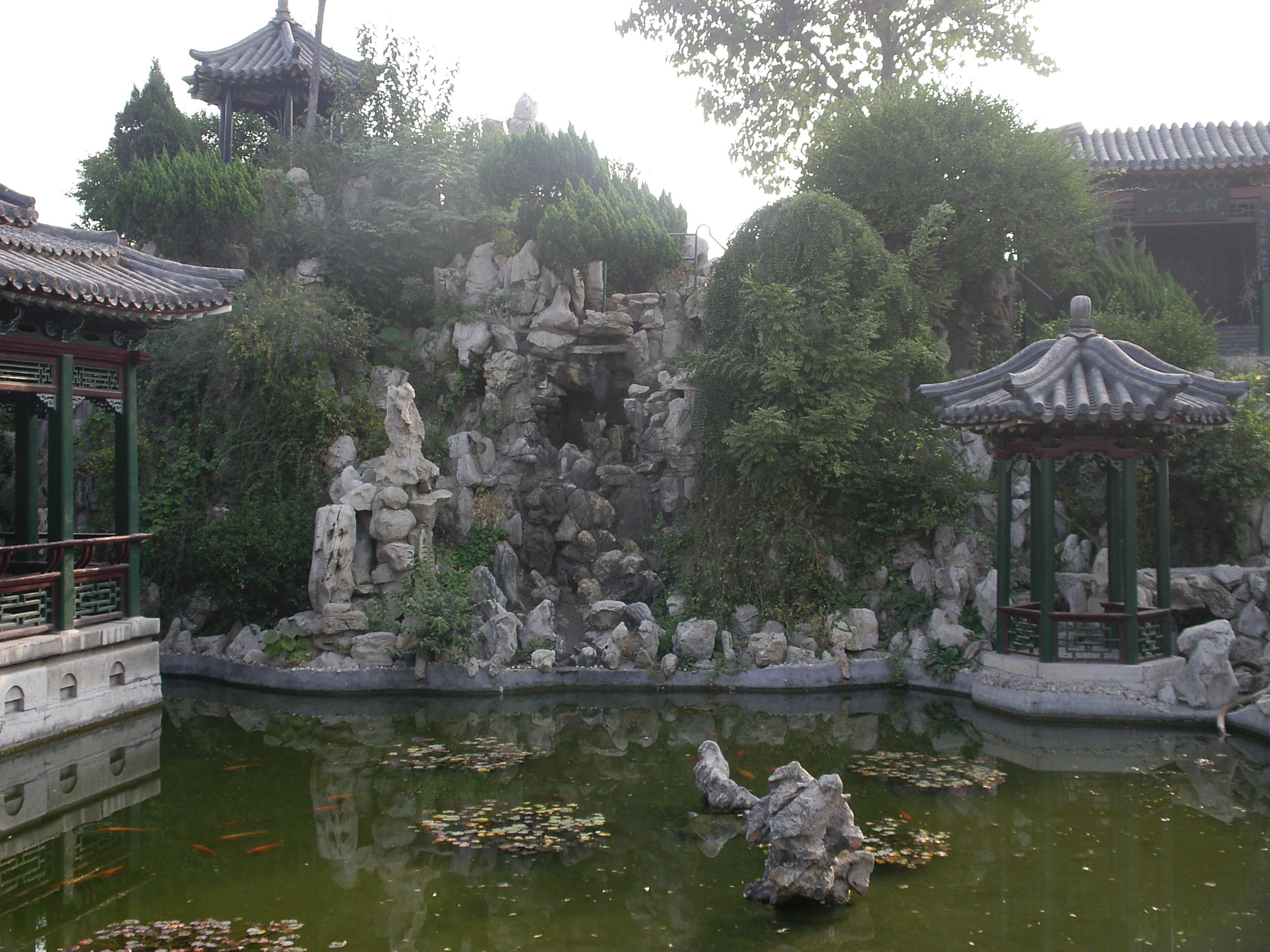 十笏园(2006年)            十笏园大假山(2006年)
