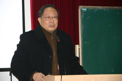 殷匠在新年聚会上