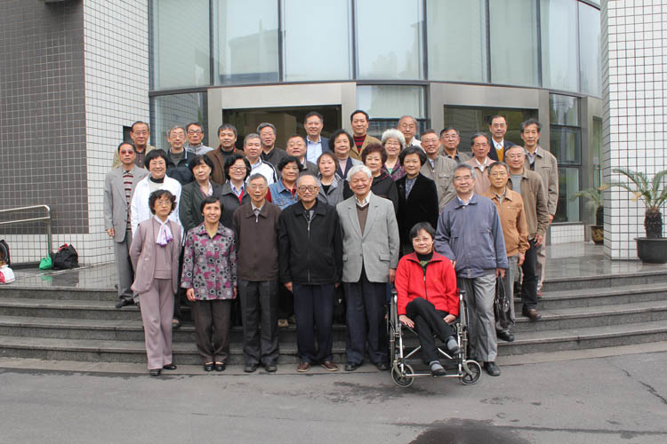 聚会师生的合影