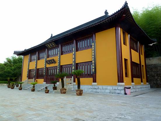 正觉堂西厢房东厢房天王殿大雄宝殿山门( 牌坊 )绿树丛中的寺院十三层