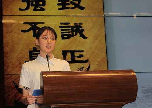 学生发言.jpg