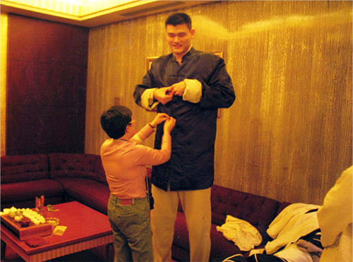 2.面对巨人我是小矮人.jpg