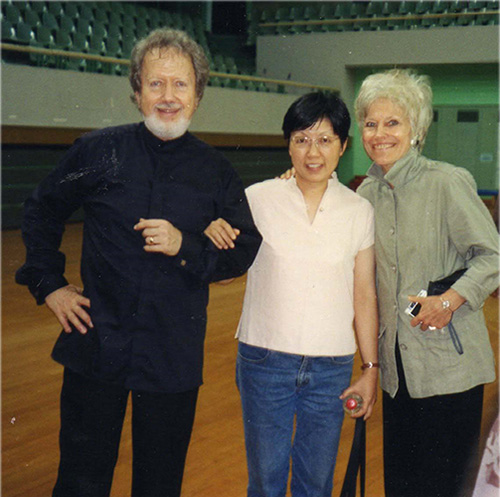 6.大都会歌剧院的指挥John Nelson 夫妇喜欢我的制作.jpg