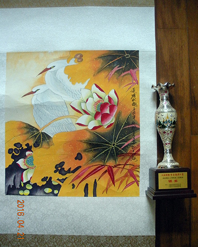 1、徐妙春作品《莲塘秋趣》，和《兔子》同时获2012年《上海国际书画摄影大赛》银奖。此赛有来自各地和港台及新加波，美国，日本，澳大利亚等两千多件作品参�.jpg