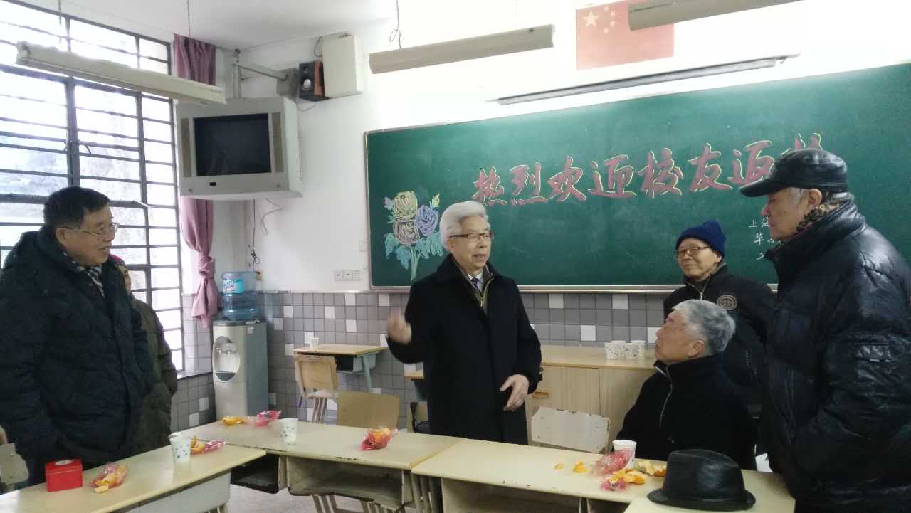 张思中来到同学之间.jpg