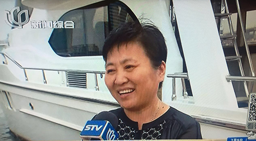 接受上海电视台采访.jpg 接受上海电视台采访.jpg