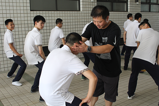 抬头平视.JPG