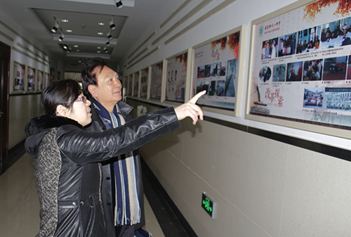 参观校史.JPG