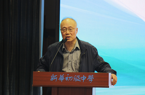 而制作的小视频以及建校20周年庆典上老师与海外校友视频通话的录像