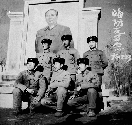 前排(左)丙班俞光顺,(中)甲班陈鸿生,(右)丁班姚中健。后排(左)己班杨锦昌,(中)己班庄妙兴,(右)丁班孙庆龙。.jpg 前排(左)丙班俞光顺,(中)甲班陈鸿生,(右)丁班姚中健。后排(左)己班杨锦昌,(中)己班庄妙兴,(右)丁班孙庆龙。.jpg