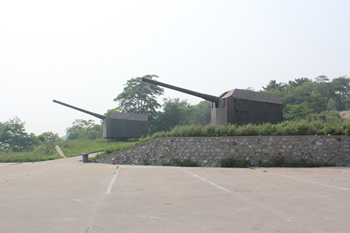 退役后的180火炮.jpg 退役后的180火炮.jpg