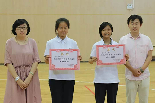 颁奖.jpg 颁奖.jpg