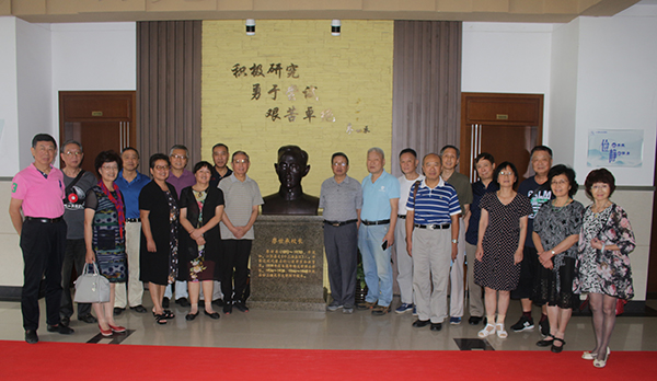 会后合影.jpg 会后合影.jpg