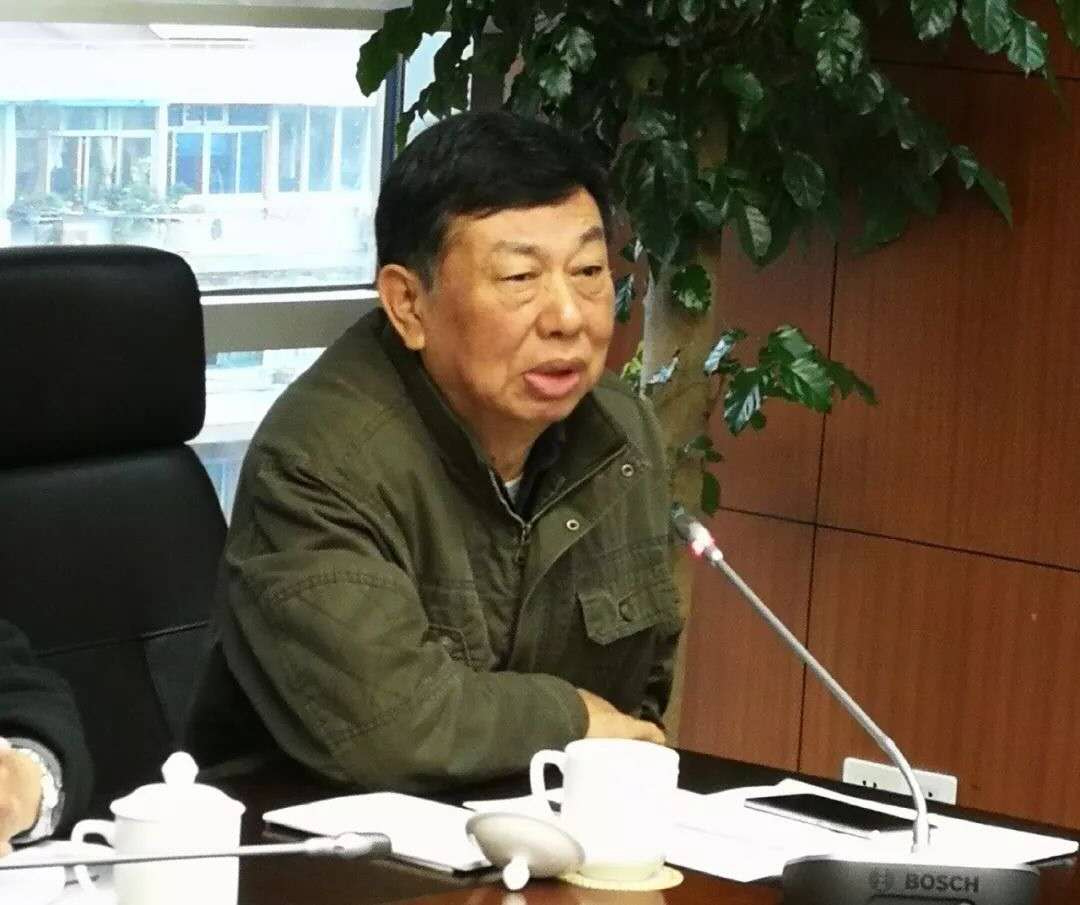 68 届中三年级校友,管理专业委员会主委陈鸿生汇报交流工作